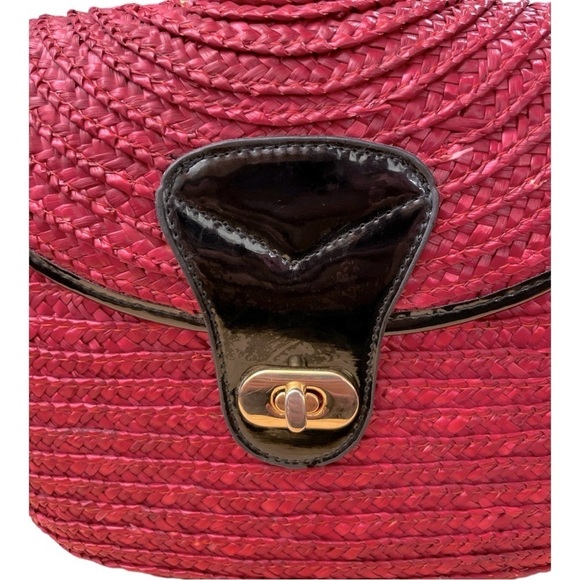 Woven Twist Lock Crossbody Bag Gold Chain
Detail Purse Black Strap Design Red - Picture 5 of 14